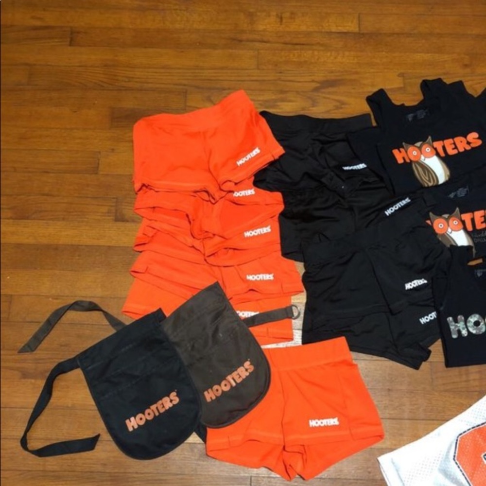Hooters uniform